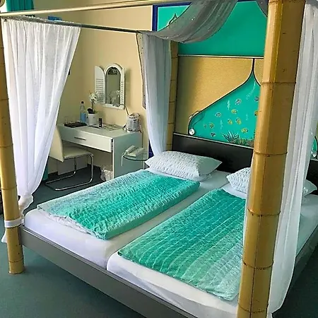 Отель Themen Terrassen Cafe 3*