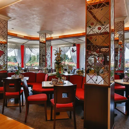 Themen Terrassen Cafe Szálloda Bad Münder am Deister