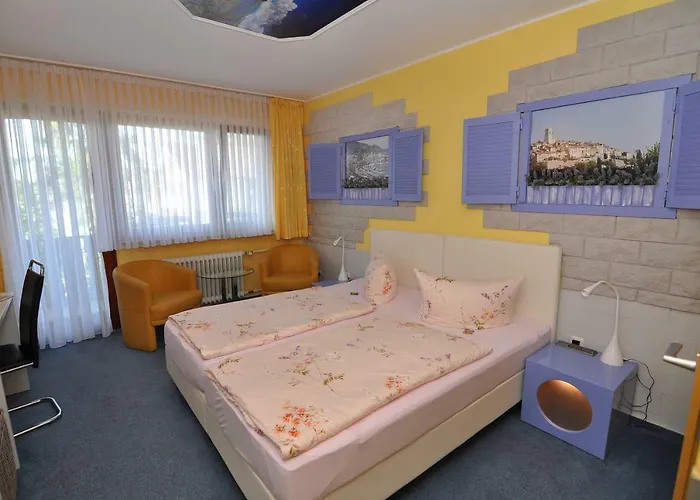 Themen Terrassen Cafe מלון